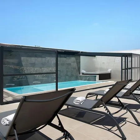 Flor Rosa Piscina E Jacuzzi *